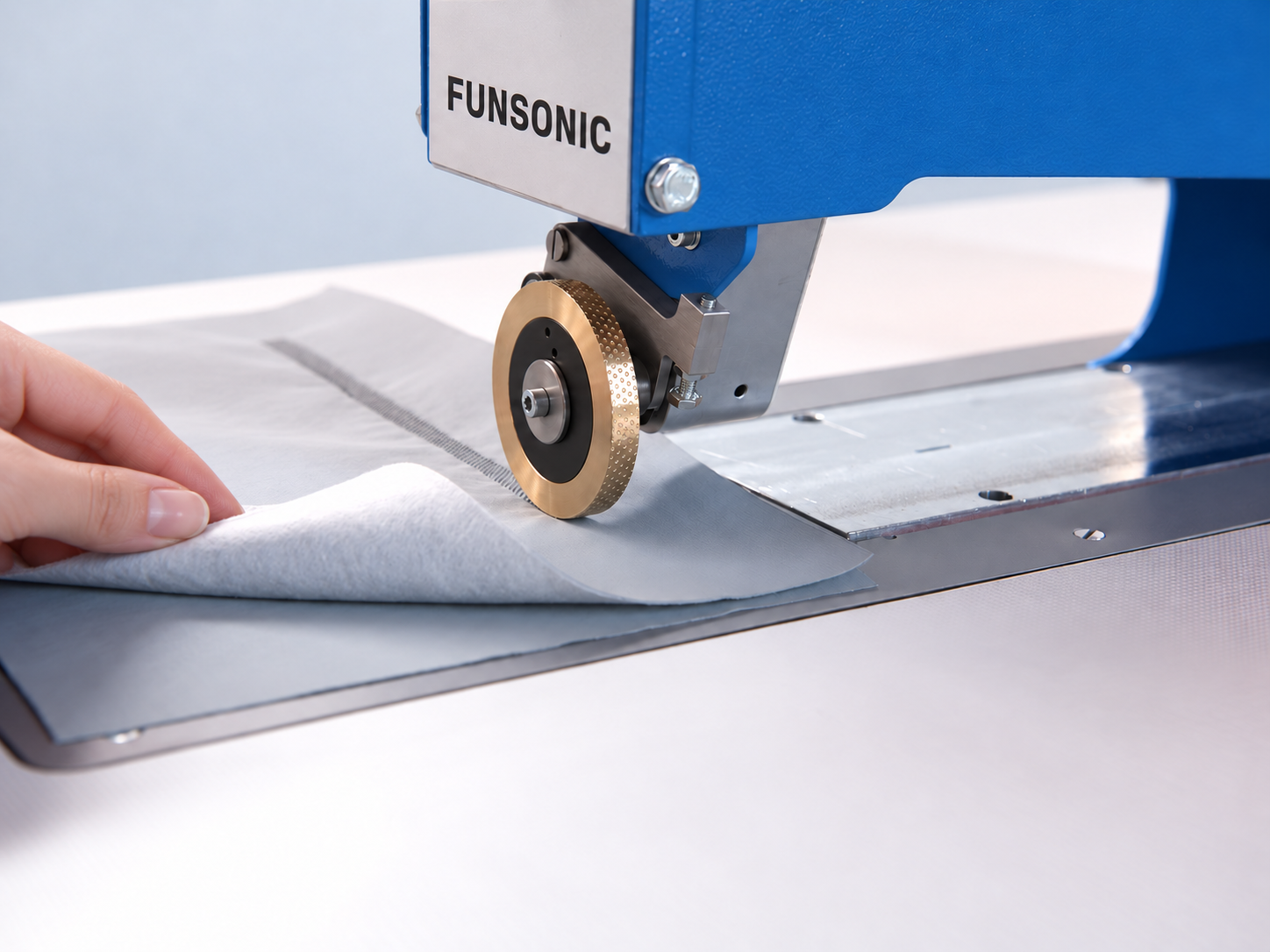ultrasonic_sewing_machine_for_fabric_use
