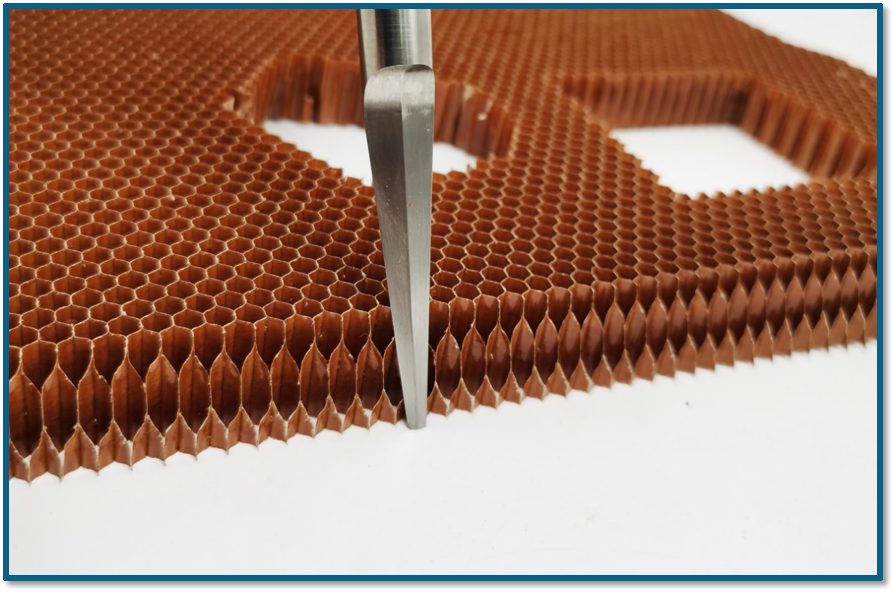 ultrasonic-cutting-machine-beeswax-cutting